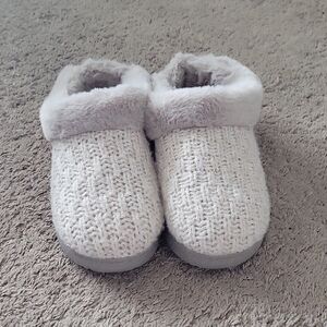 Cozy Gray Knit Slippers